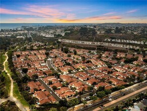 25702 Seaside Dr, Unit 128 in Dana Point, CA - Foto de edificio - Building Photo
