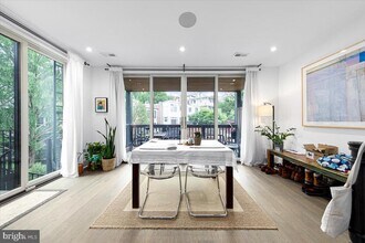 2341 Ashmead Pl NW in Washington, DC - Foto de edificio - Building Photo