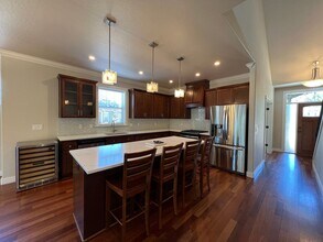926 Robin Hood Ave in Eugene, OR - Building Photo - Building Photo