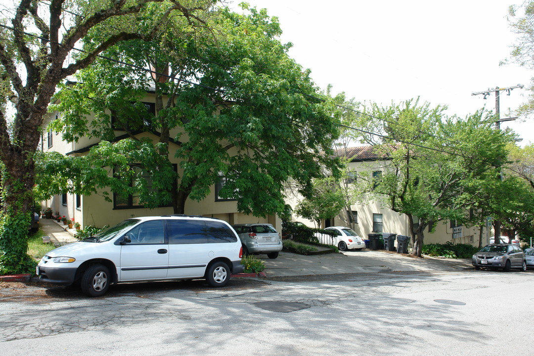 2520-2522 Hilgard Ave in Berkeley, CA - Building Photo