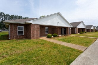 The Oakley at Spring Creek in Tuscumbia, AL - Foto de edificio - Building Photo