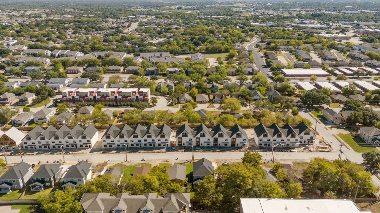 307B Sterling St in College Station, TX - Building Photo