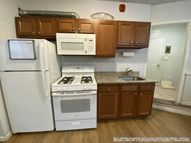 10 Marion St, Unit R in Boston, MA - Building Photo