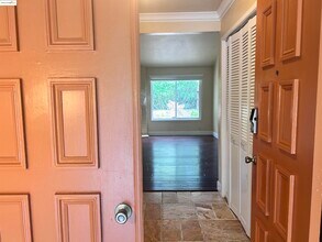 516 Webster Dr in Martinez, CA - Building Photo - Building Photo