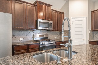 3914 Brazos Bend in San Antonio, TX - Building Photo - Building Photo