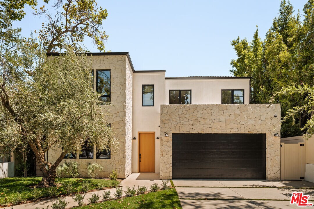 4256 Camellia Ave in Los Angeles, CA - Foto de edificio