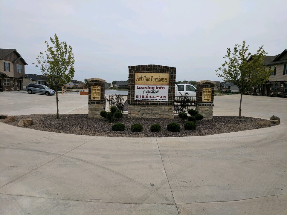 10557 Ellis Rd in Saint Jacob, IL - Building Photo