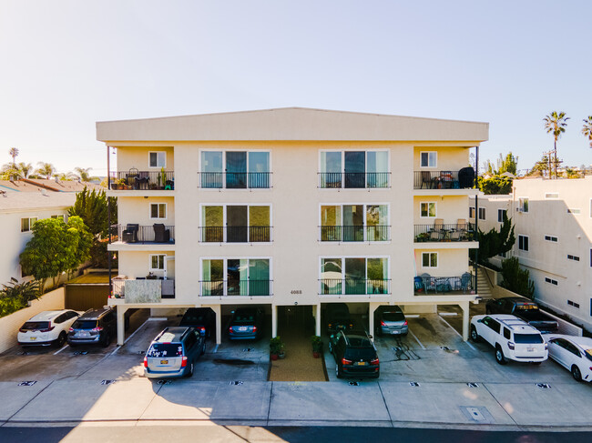 Crown Point View in San Diego, CA - Building Photo - Primary Photo