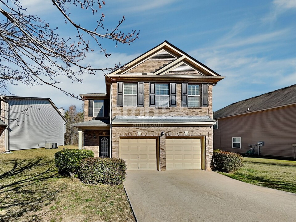 1129 Watercourse Way in Hampton, GA - Building Photo