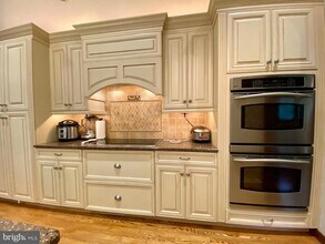 881 Cox Rd in Moorestown, NJ - Building Photo - Building Photo