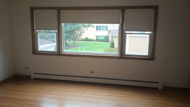 8902 N Wisner St in Niles, IL - Building Photo - Building Photo