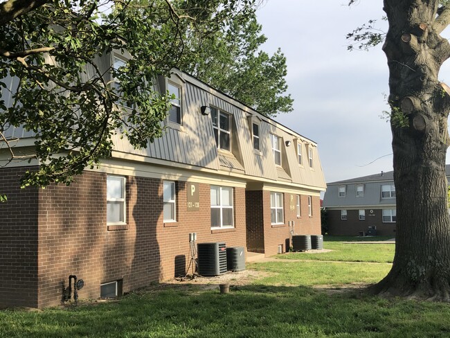 Vines at Saddlebrook in Richmond, KY - Building Photo - Building Photo