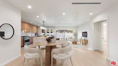 5727 Newcastle Ave in Los Angeles, CA - Building Photo - Building Photo