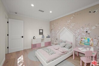 11515 Thurston Cir in Los Angeles, CA - Building Photo - Building Photo