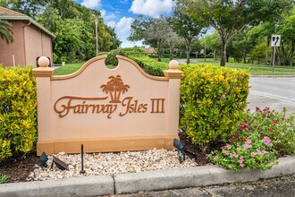 1242 Olympic Cir in Greenacres, FL - Foto de edificio - Building Photo