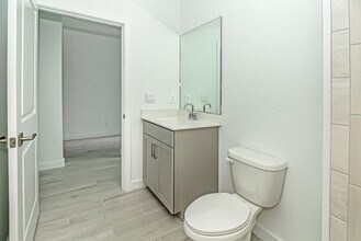 5929 SE Sky Blue Cir in Stuart, FL - Building Photo - Building Photo