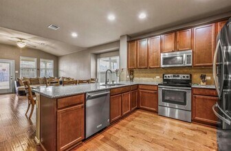 109 Marble Head Way in Liberty Hill, TX - Building Photo - Building Photo