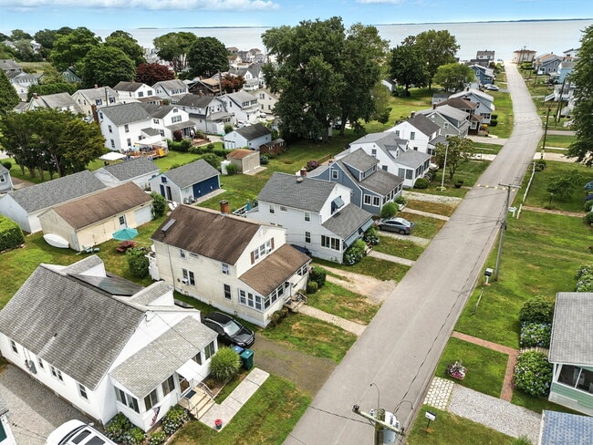 16 Springfield Rd in Old Lyme, CT - Building Photo - Building Photo