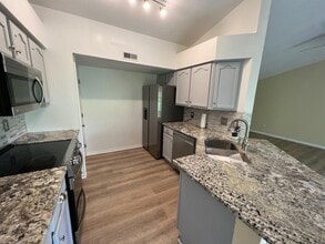 1468 Taramore Dr, Unit 302 in Florence, KY - Building Photo - Building Photo