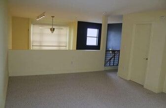 350 E Mission St in San Jose, CA - Building Photo - Building Photo