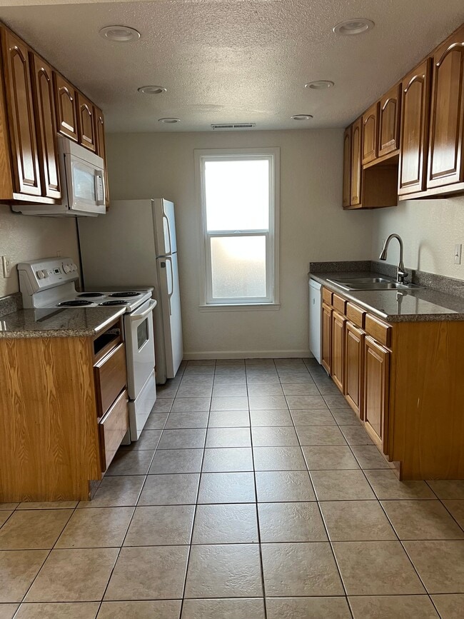 1321 Claus Rd, Unit B