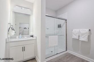 5001 Willowgate Loop, Unit 02-2405 in Tice, FL - Foto de edificio - Building Photo