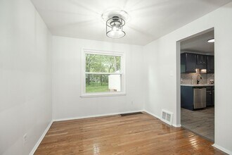 19400 Shakerwood Rd in Warrensville Heights, OH - Building Photo - Building Photo