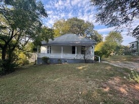 649 Leather St in Buford, GA - Building Photo