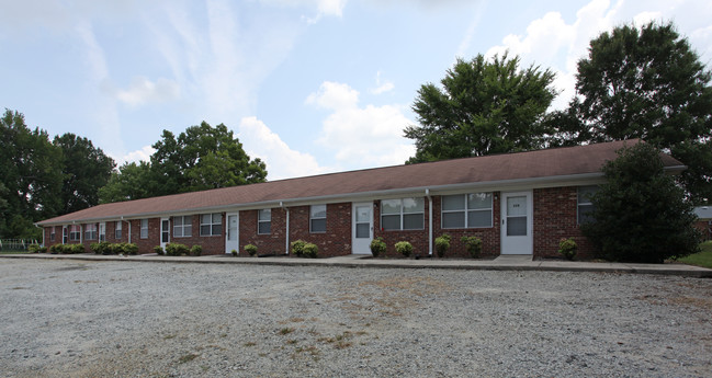 105-115 Cloverdale Dr in High Point, NC - Building Photo - Building Photo