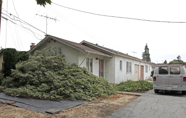 112-120 Vera Ave in Redwood City, CA - Building Photo - Building Photo