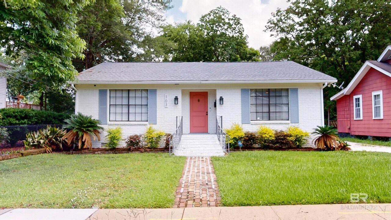 103 Margaret St in Mobile, AL - Foto de edificio