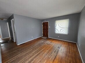 421 Midlothian Rd in St. Louis, MO - Building Photo - Building Photo