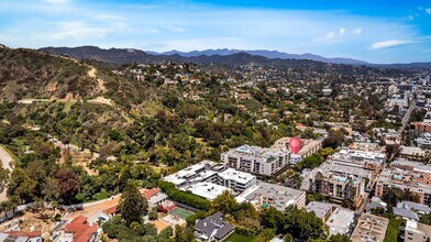 7259 Hillside Ave in Los Angeles, CA - Foto de edificio - Building Photo