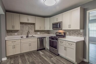 2213 10th St in Galena Park, TX - Foto de edificio - Building Photo