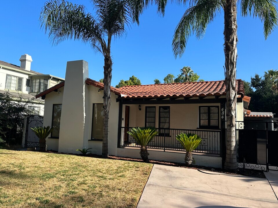 484 W 25th St in San Bernardino, CA - Building Photo
