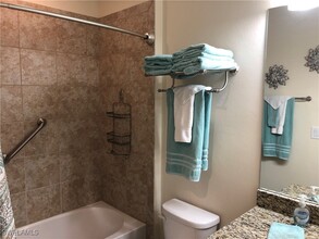 14940 Edgewater Cir in Naples, FL - Foto de edificio - Building Photo
