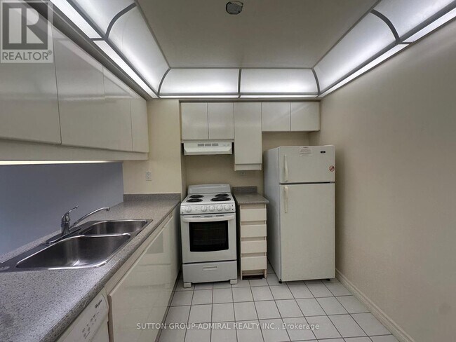 736 Bay St. in Toronto, ON - Building Photo - Building Photo