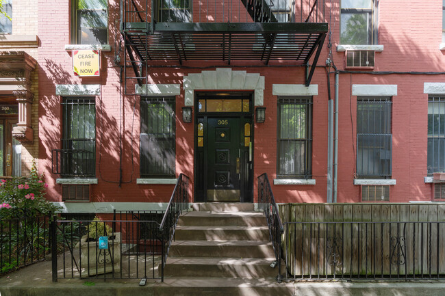 305 Prospect Pl in Brooklyn, NY - Building Photo - Building Photo