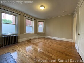 5 Craigie Cir, Unit 4 in Cambridge, MA - Foto de edificio - Building Photo