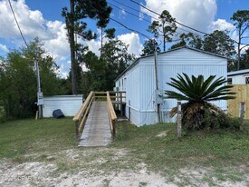 6137 Jammie Rd in Youngstown, FL - Building Photo