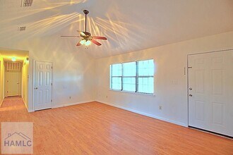 915 Churchfield Dr in Hinesville, GA - Foto de edificio - Building Photo