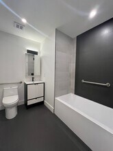 237 Clinton Ave, Unit 1L in Jersey City, NJ - Building Photo - Building Photo