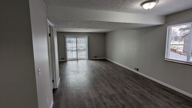 833 Kerns Dr NE in Bolivar, OH - Building Photo - Building Photo