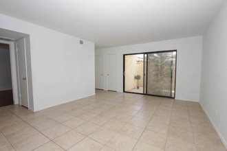 16635 N Cave Creek Rd in Phoenix, AZ - Building Photo - Building Photo