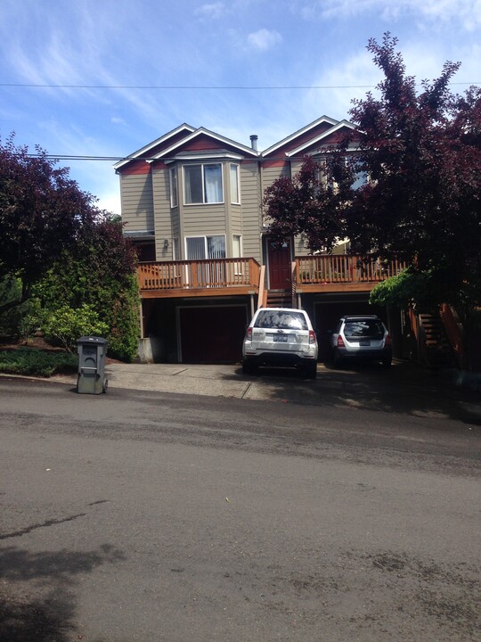 613 R St, Unit C in Vancouver, WA - Foto de edificio