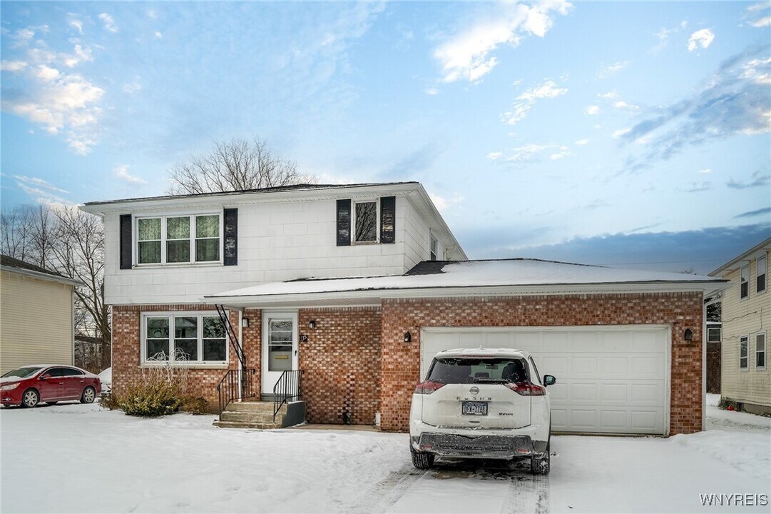 335 Sundridge Dr in Buffalo, NY - Building Photo