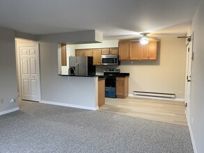 633 S Virginia Rd in Crystal Lake, IL - Building Photo - Building Photo