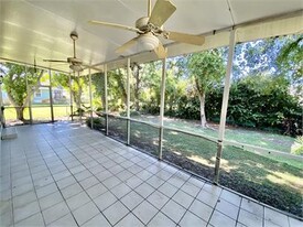 8189 Sandpiper Rd in Ft. Myers, FL - Building Photo - Building Photo