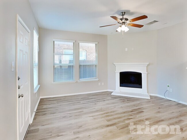 1908 Parkside Mews in Lancaster, TX - Building Photo - Building Photo