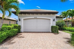 6597 Caldecott Dr in Naples, FL - Building Photo